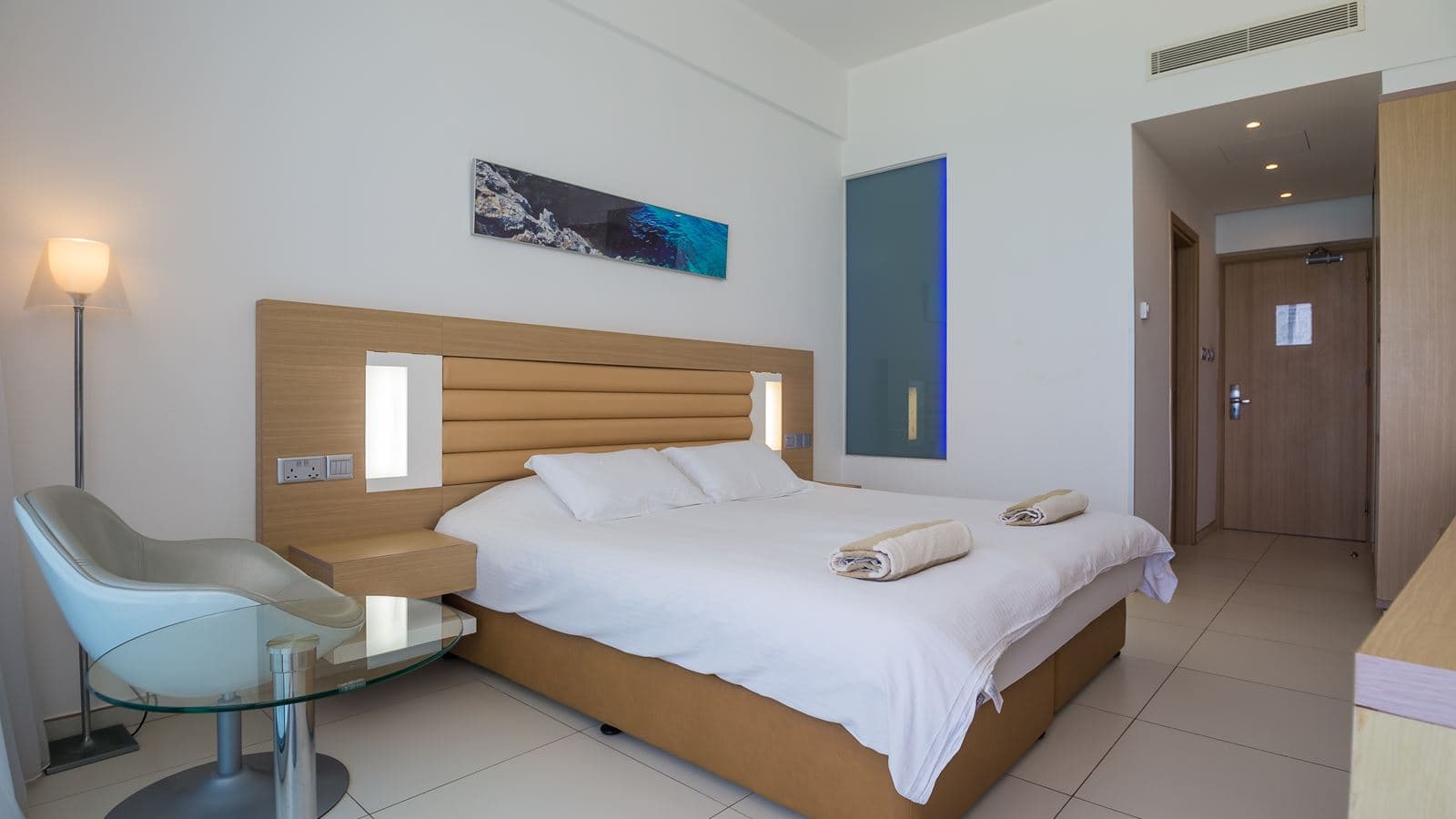 rooms-standard-room-inland-view-balcony