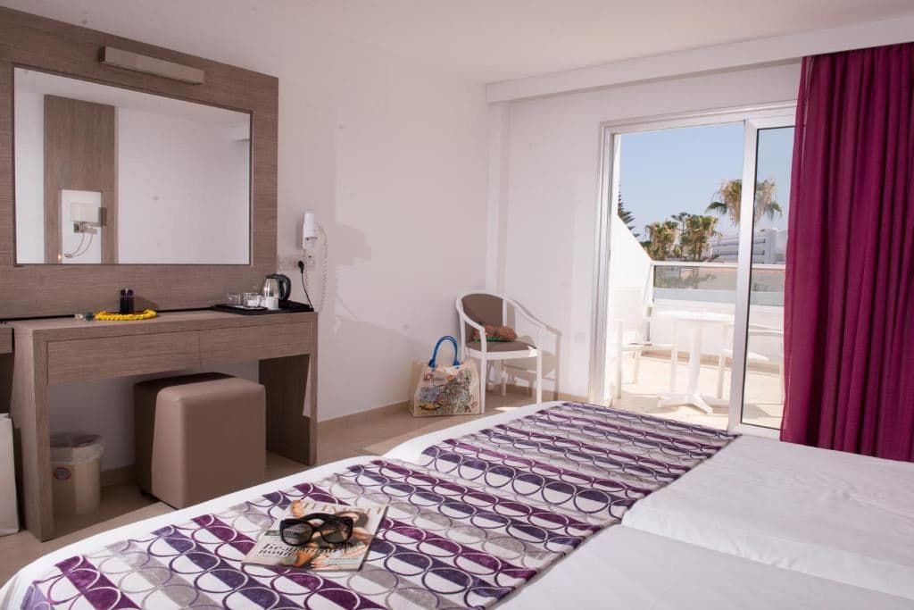 rooms-family-room-inland-view-balcony