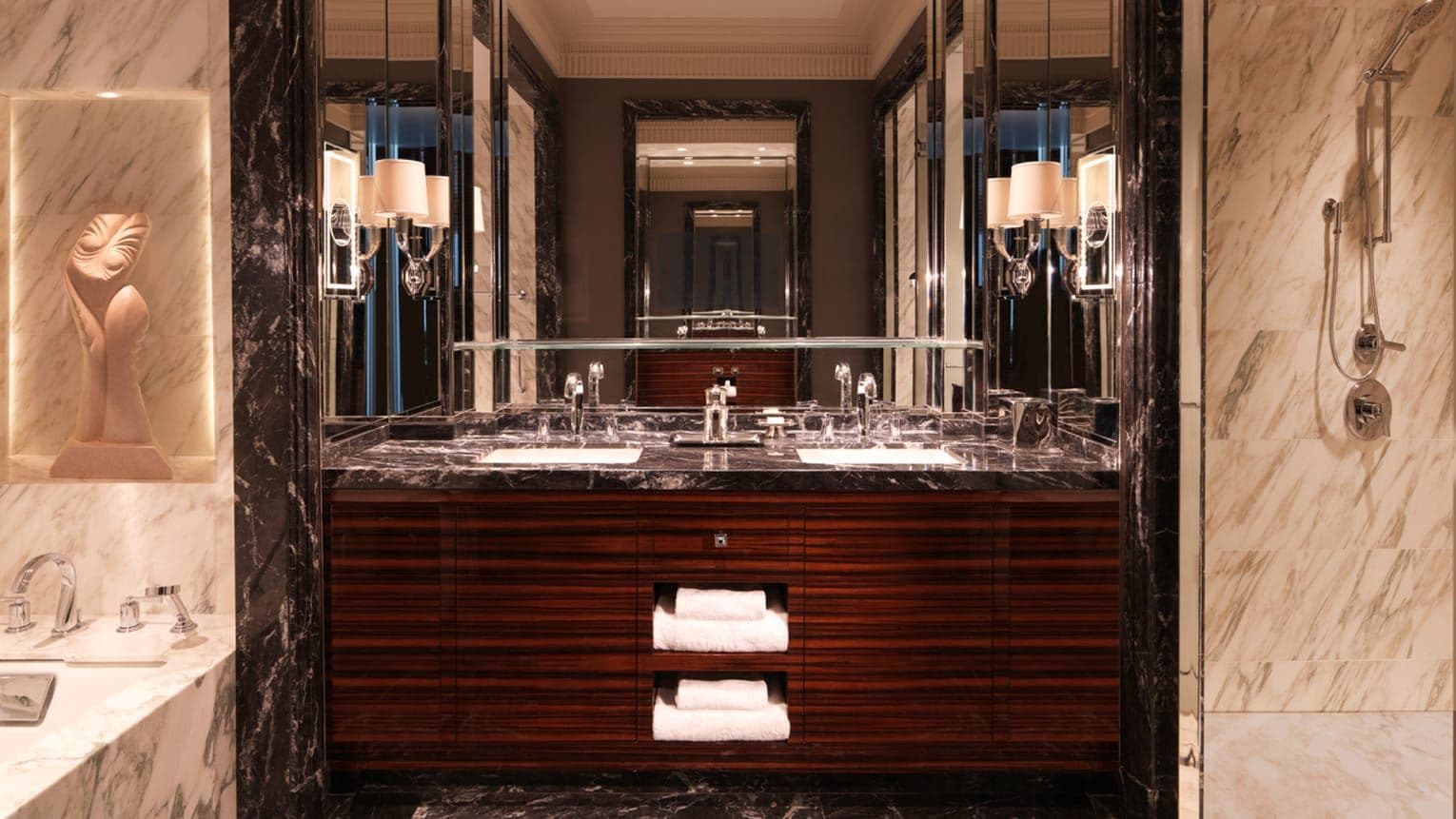 rooms-deluxe-room