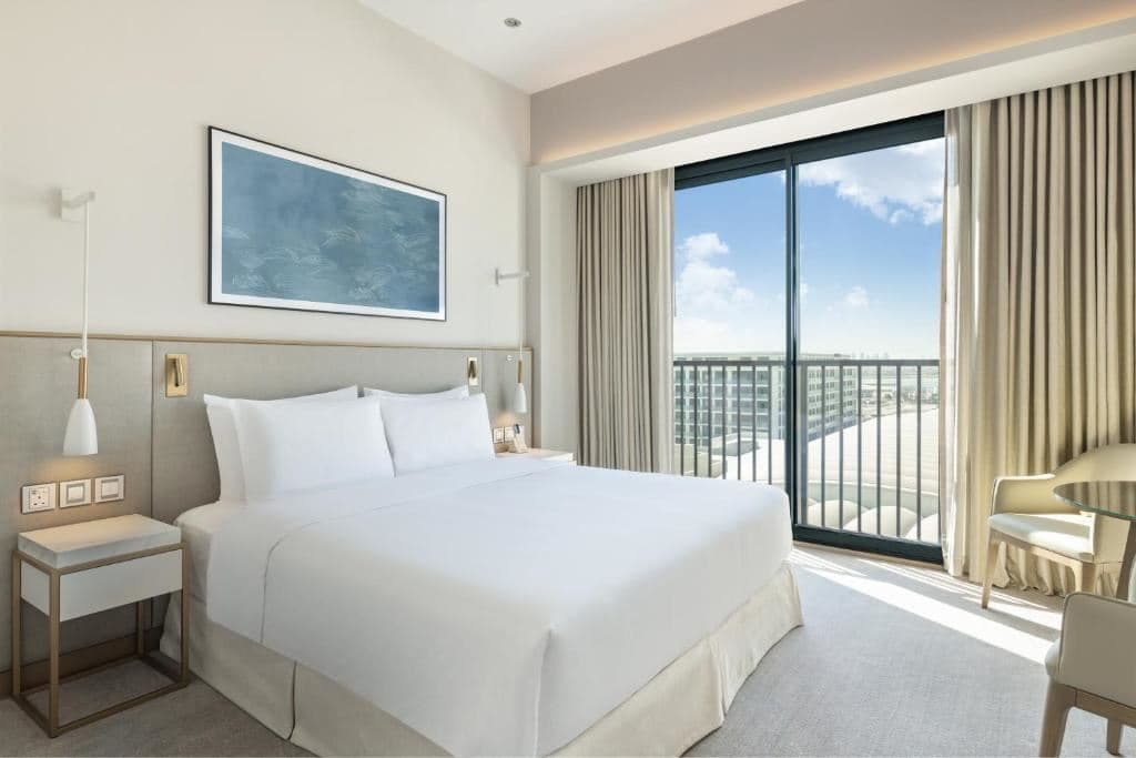 rooms-deluxe-room-city-view