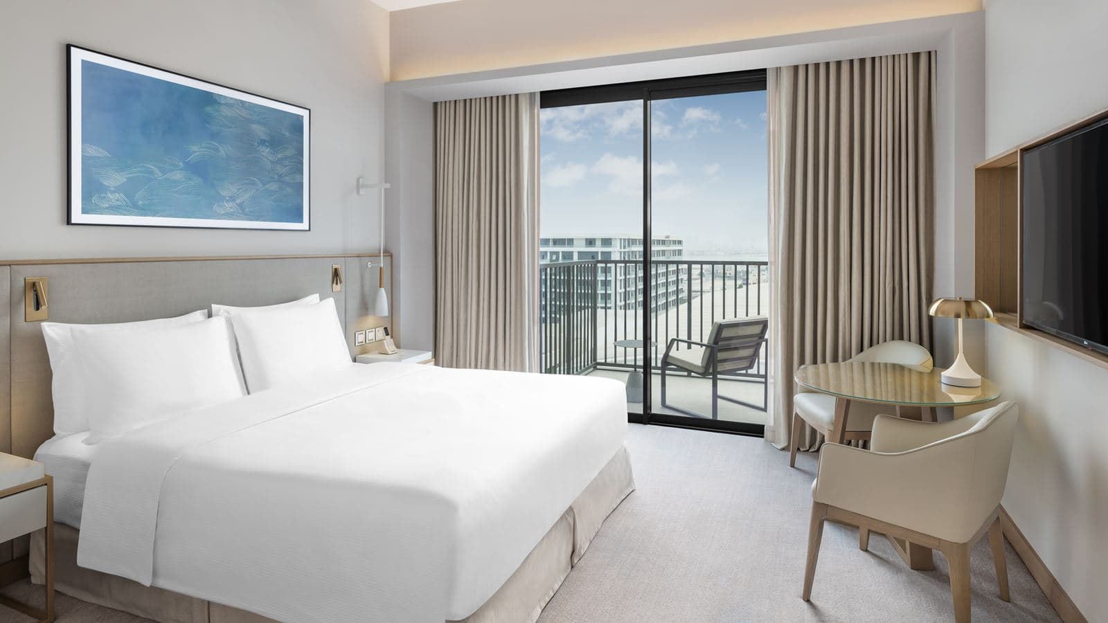 rooms-deluxe-room-king-with-balcony