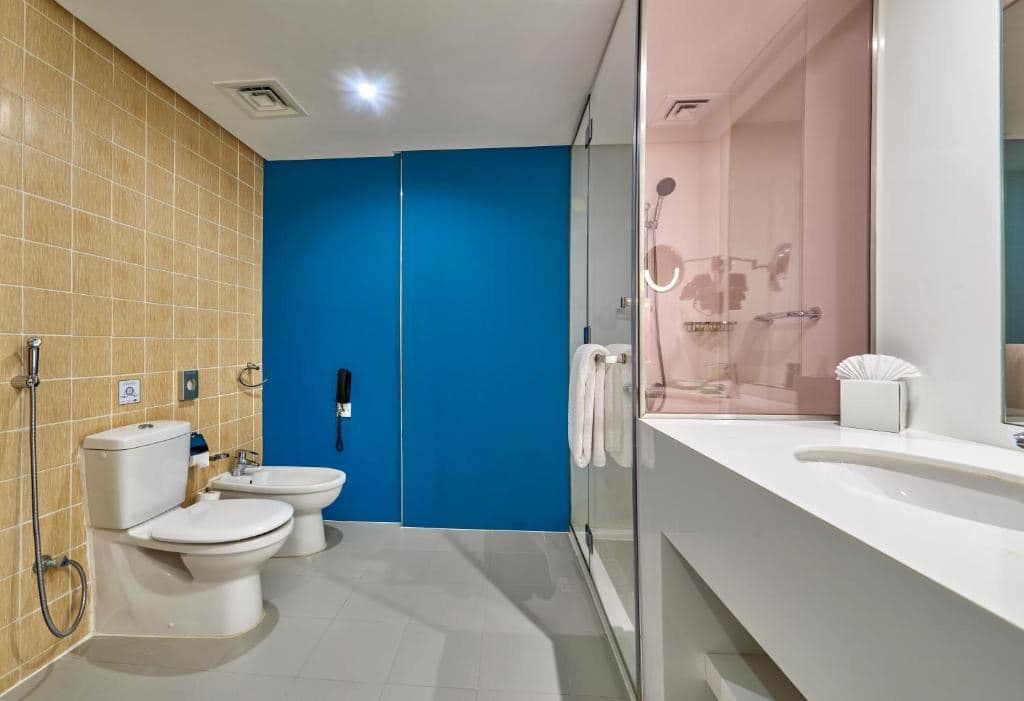 rooms-one-bedroom-apartment-city-view