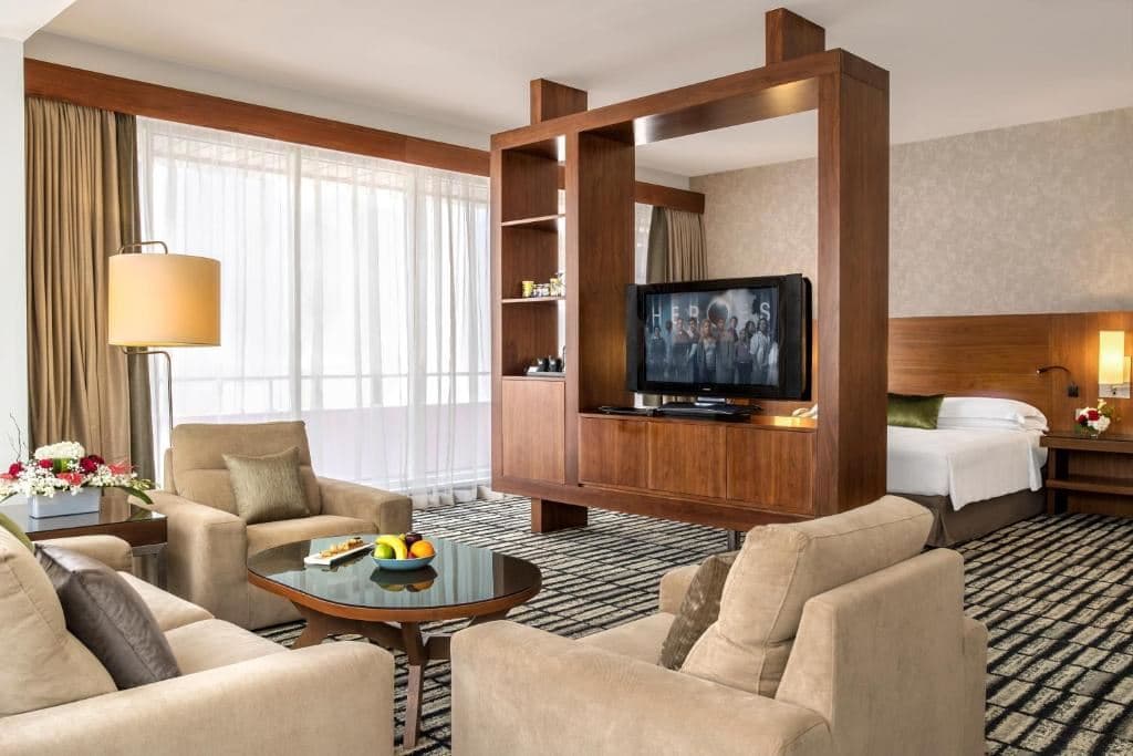 rooms-spacious-studio-with-balcony