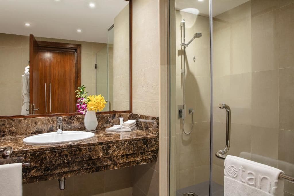 rooms-spacious-studio-with-balcony