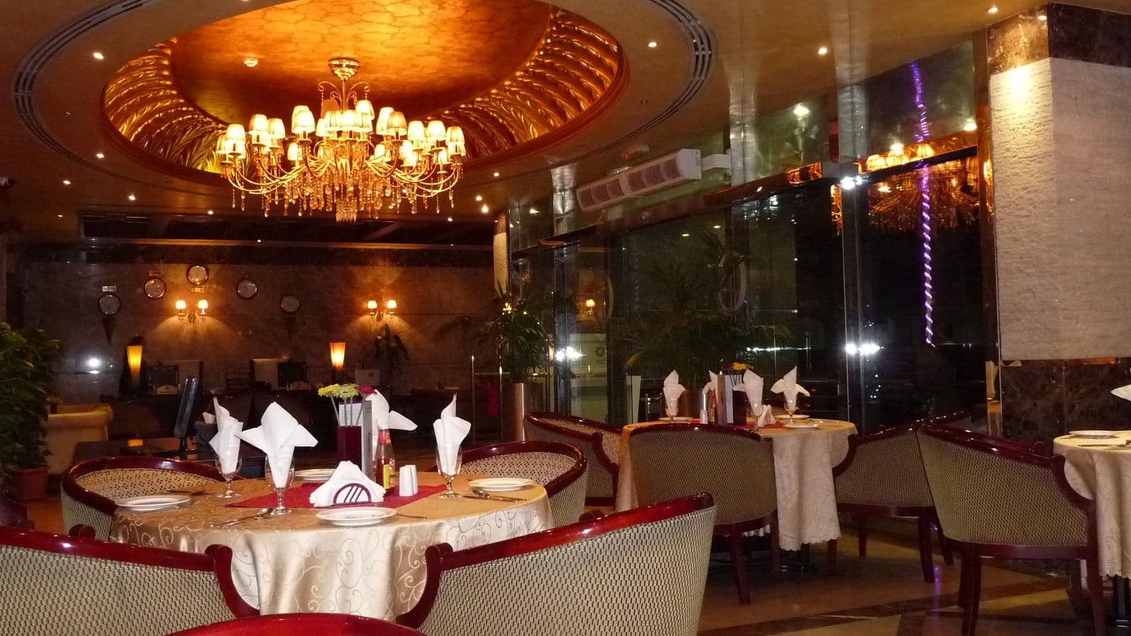 restaurants-crystal-restaurant