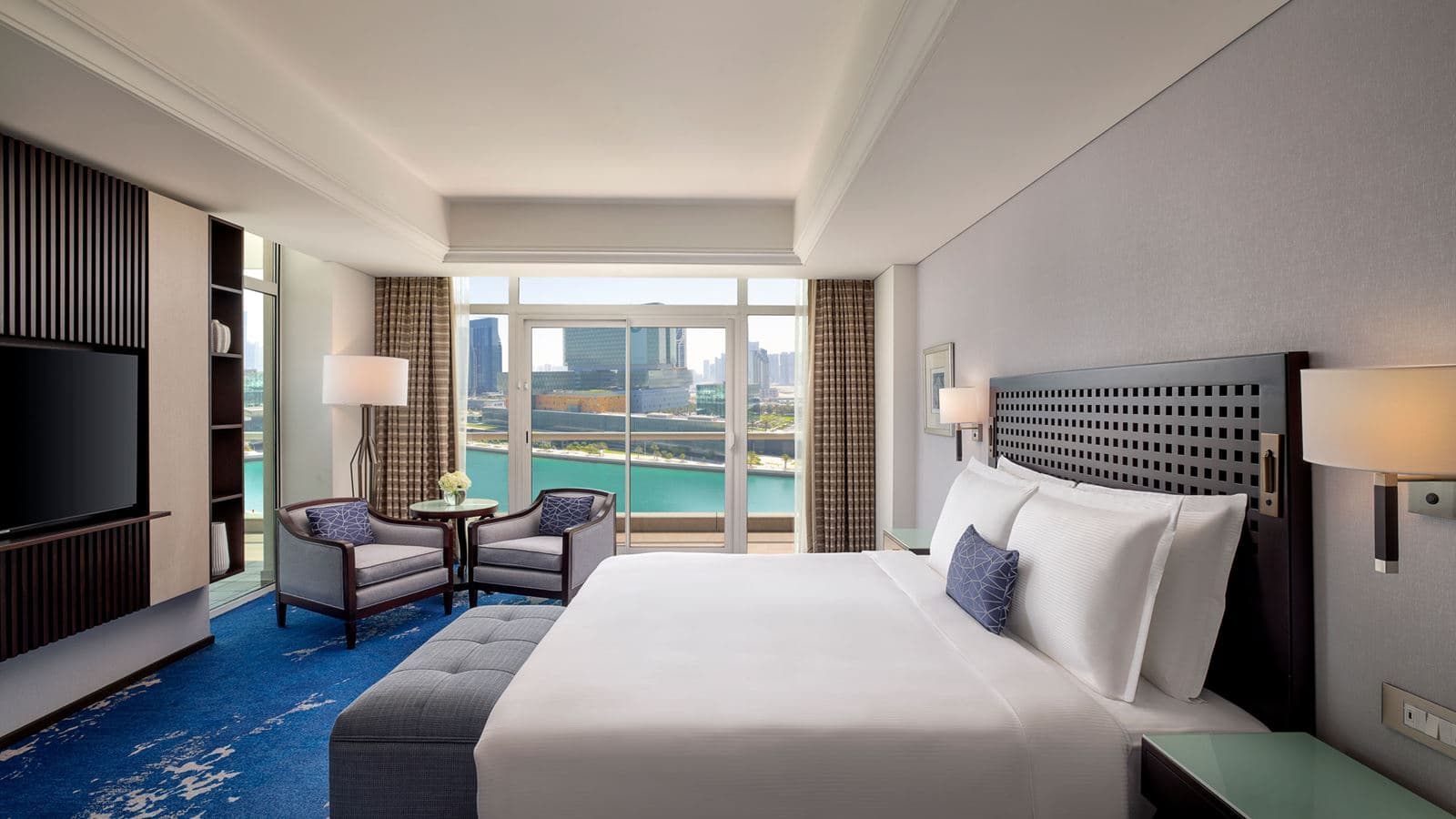 rooms-sea-view-suite-with-balcony-and-lounge-access