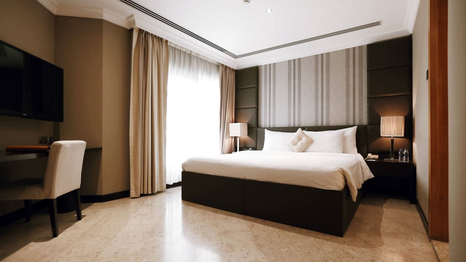 rooms-deluxe-room