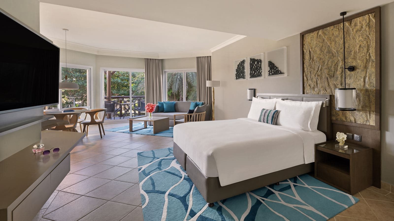 rooms-spacious-garden-view-suite-w-balcony