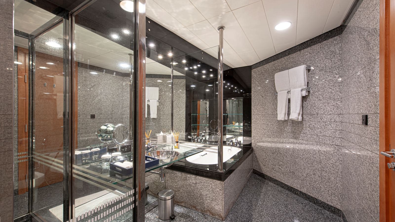 rooms-superior-room