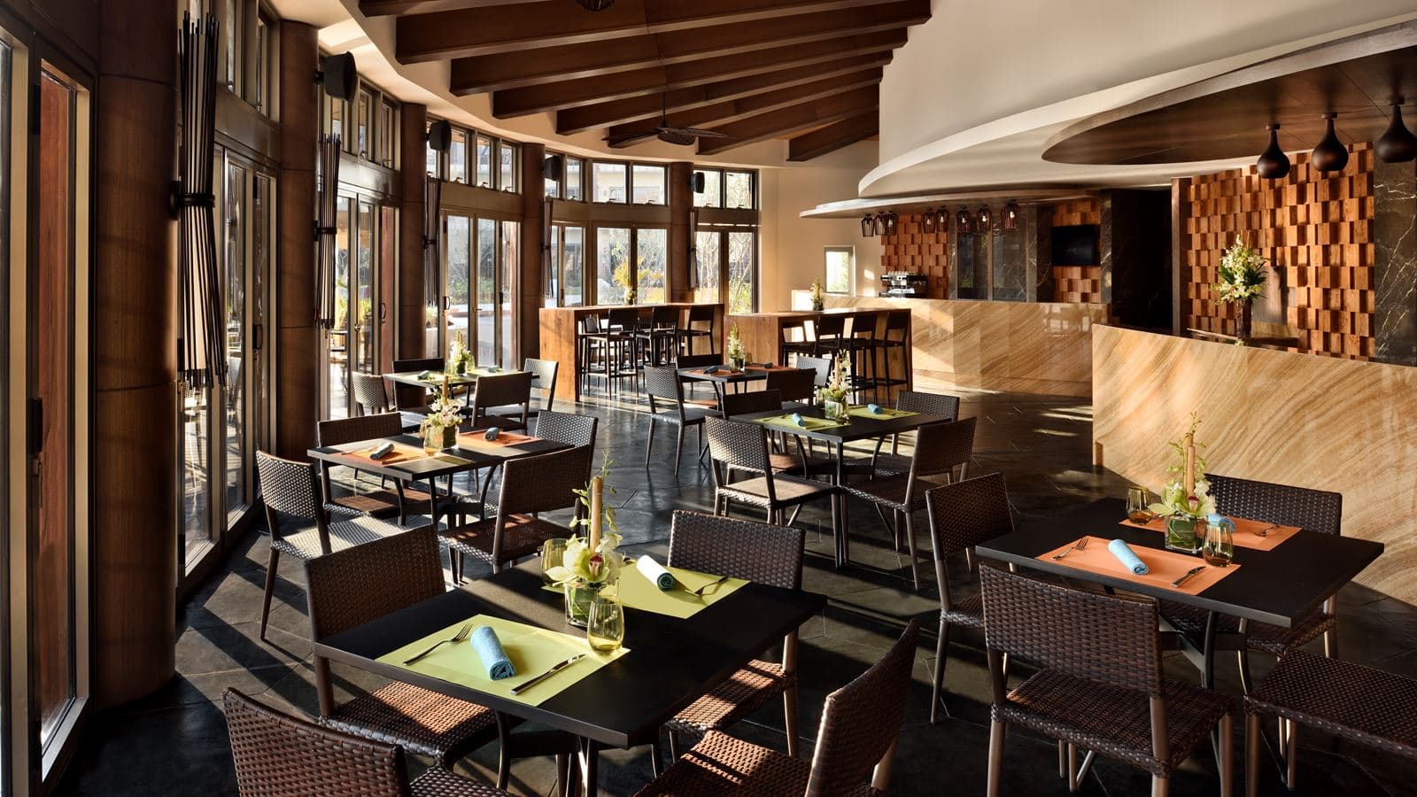 restaurants-ari-pool-restaurant-and-bar