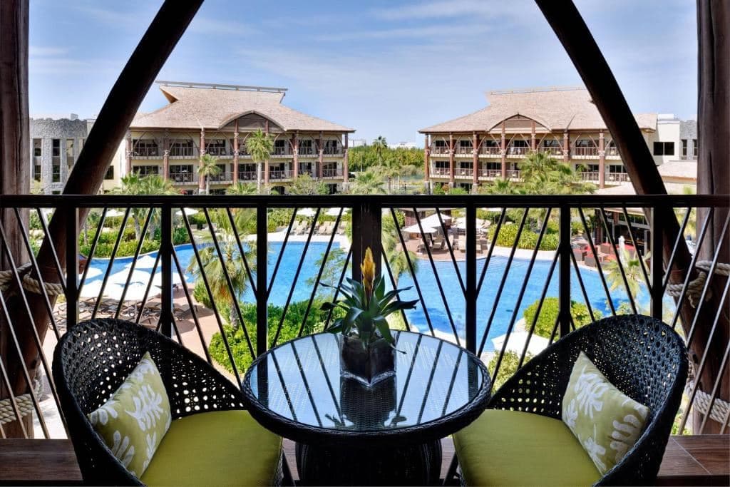 rooms-deluxe-twin-room-pool-view