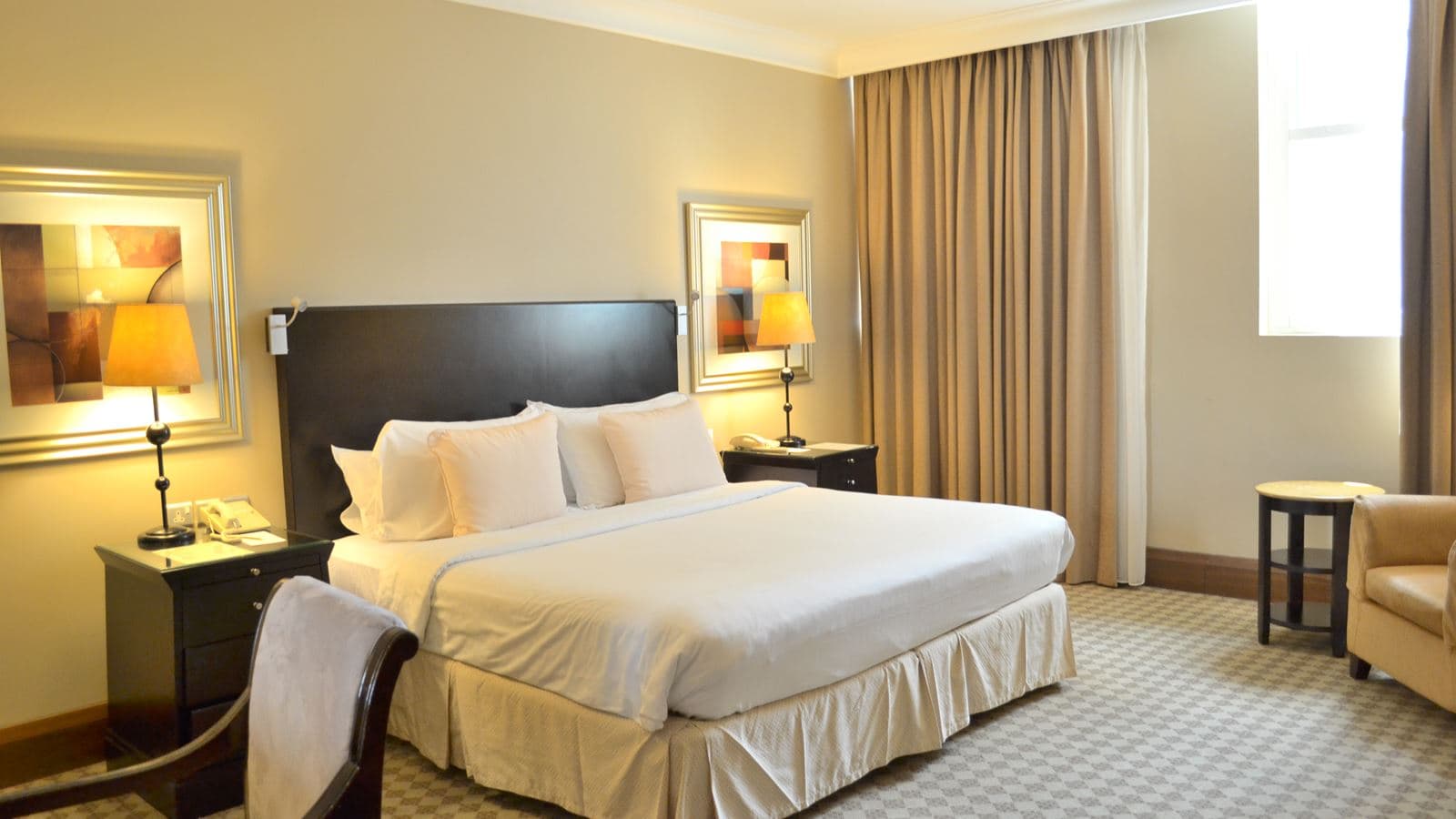 rooms-classic-room