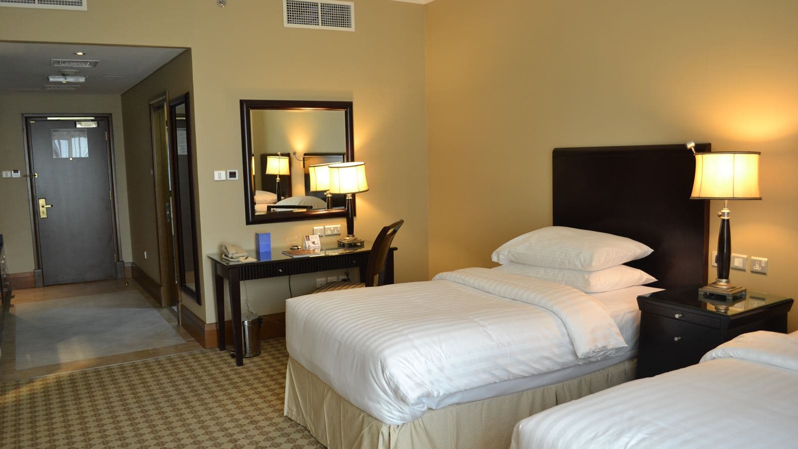 rooms-classic-room