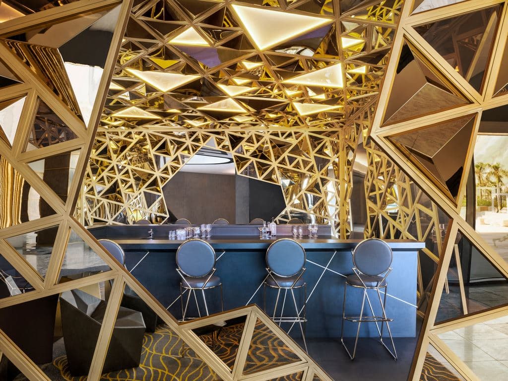 bars-w-lounge