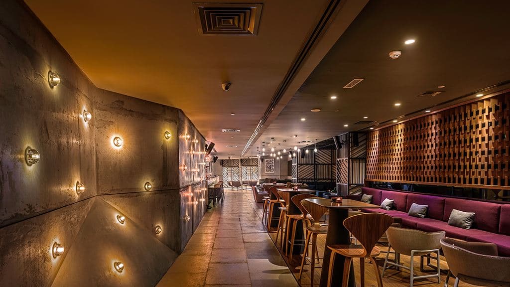 bars-social-room