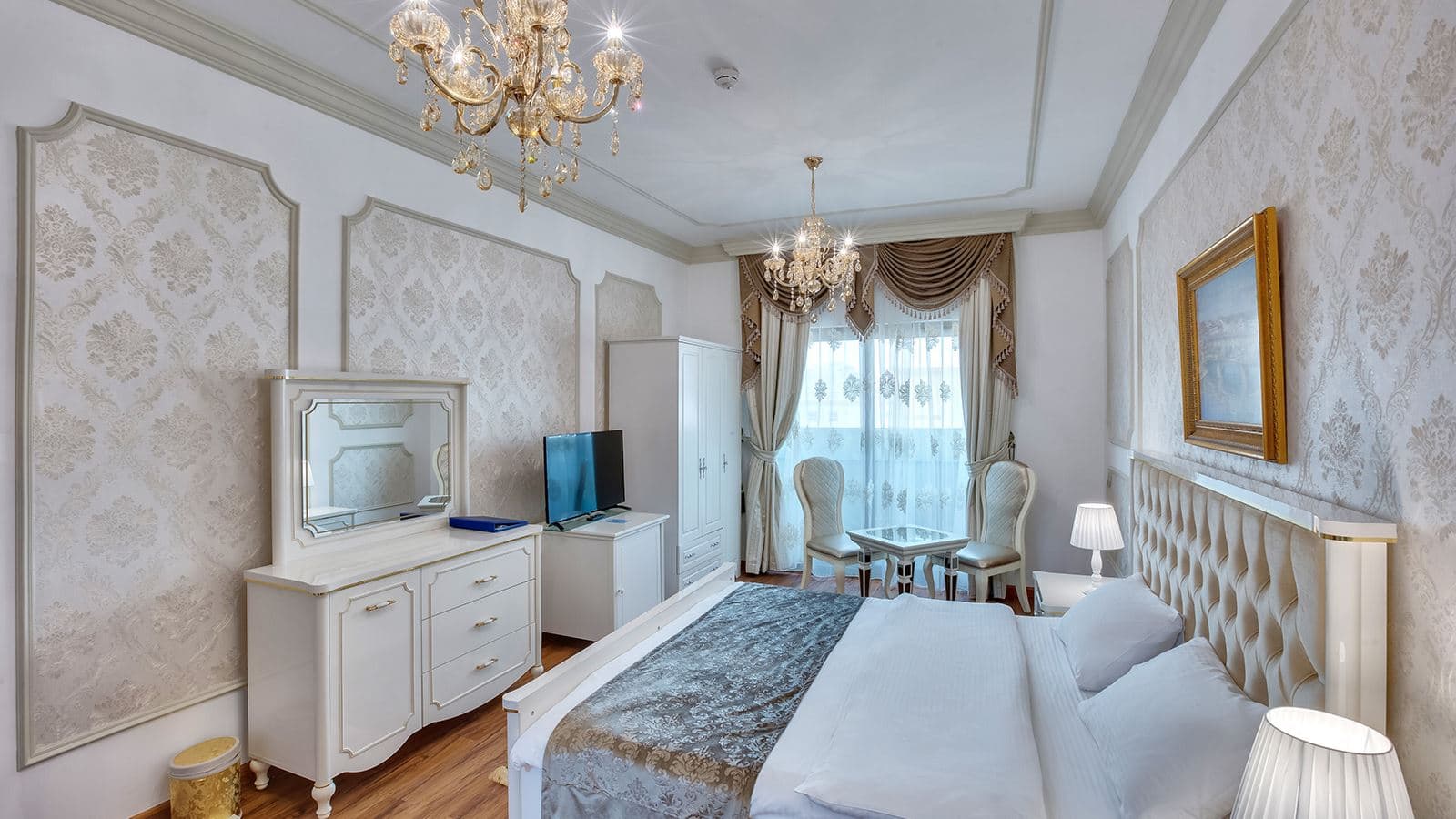 rooms-royal-room