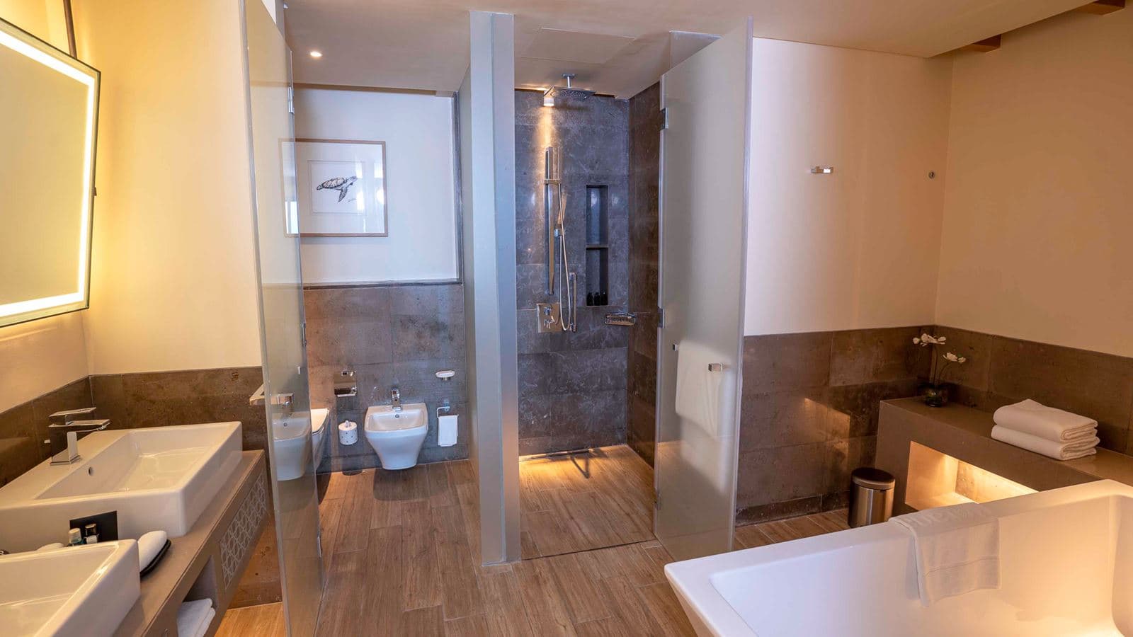 rooms-club-rotana-sea-view-with-balcony