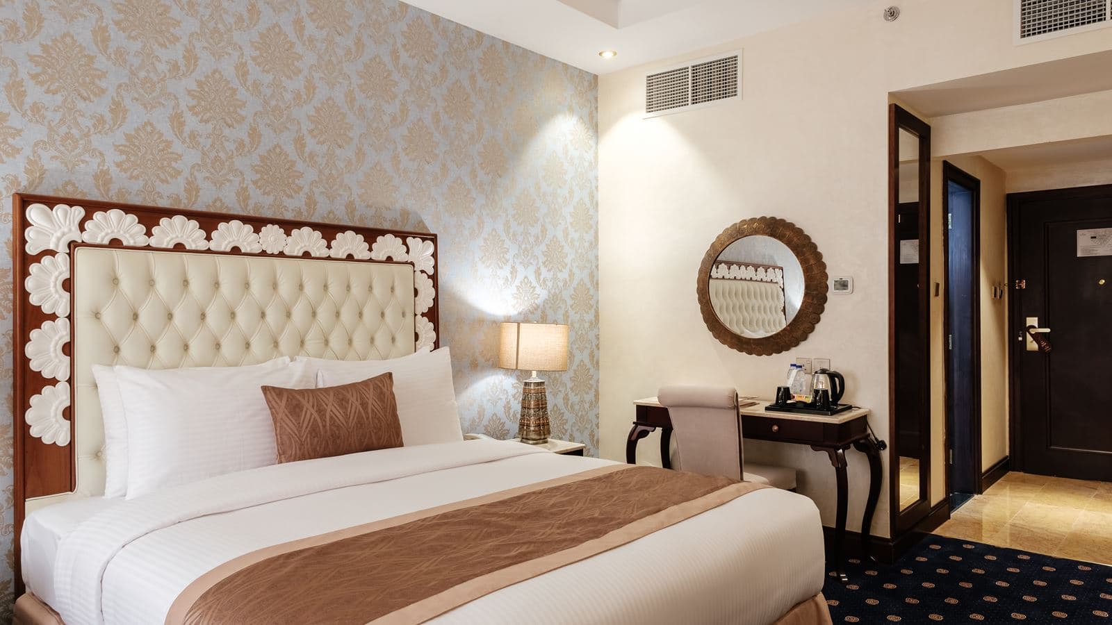 rooms-deluxe-room