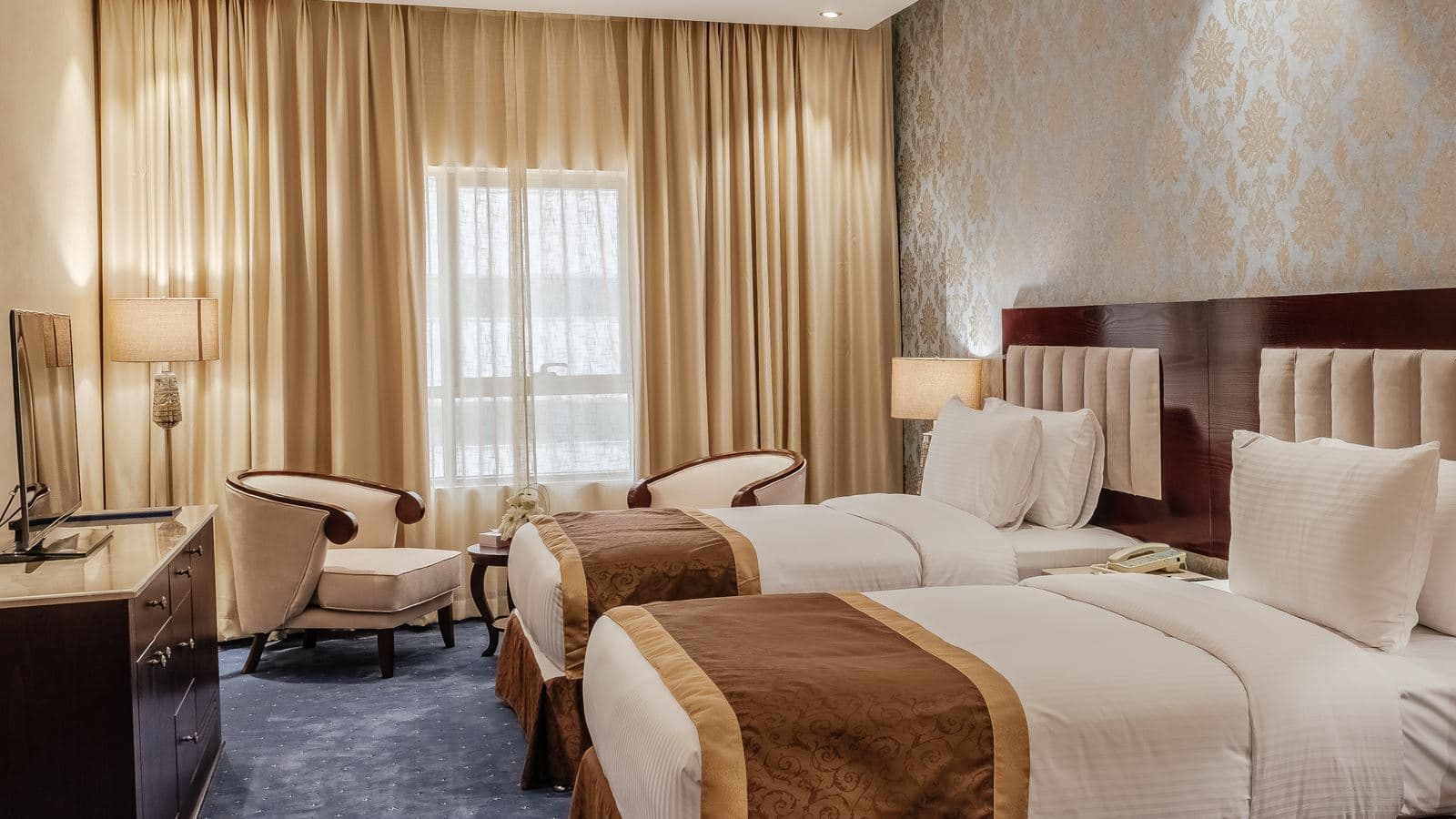 rooms-deluxe-room