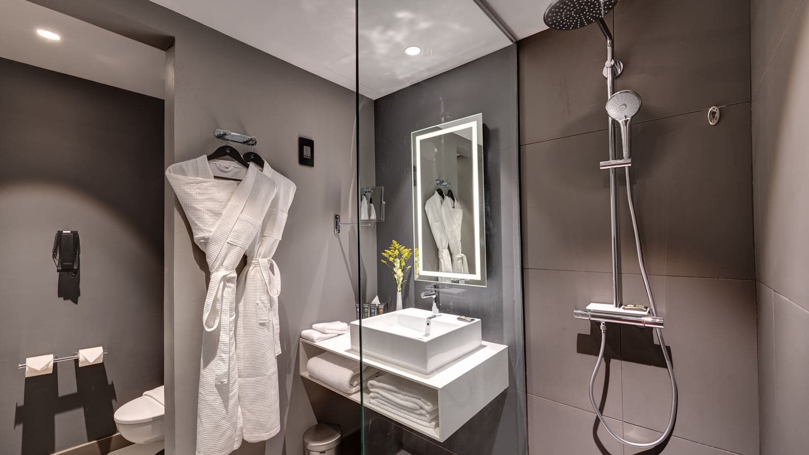 rooms-standard-family-room