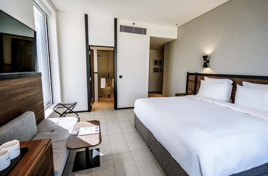 rooms-plus+-room