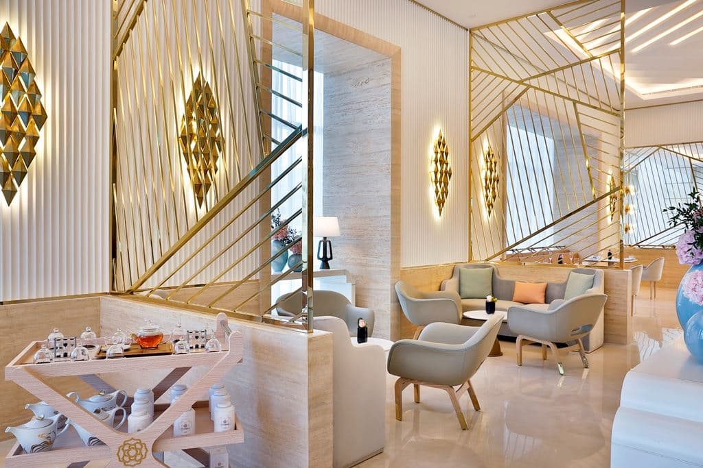 restaurants-her-by-caroline-astor
