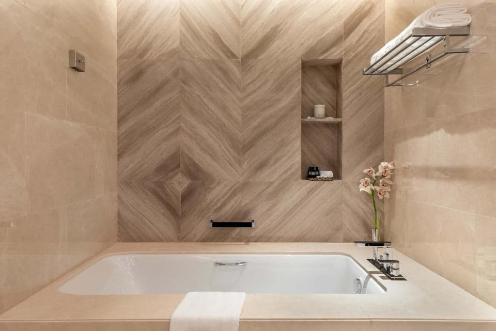 rooms-luxury-suite-sea-view-with-club-lounge-access