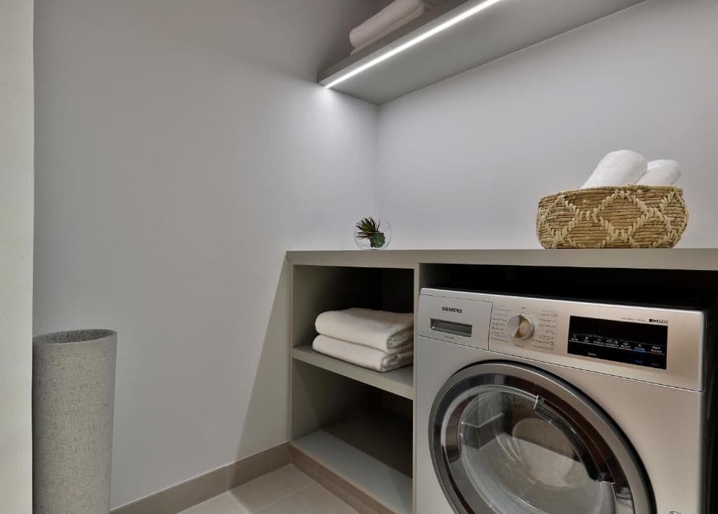 rooms-family-connecting-two-bedroom-apartment-kingtwin