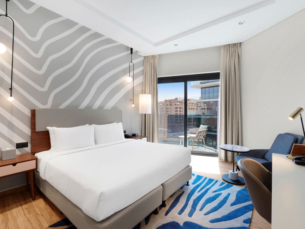 rooms-one-bedroom-with-balcony