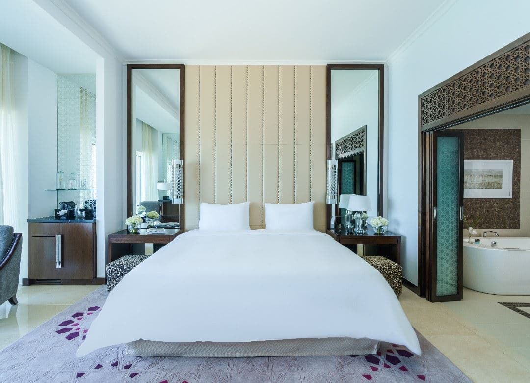 rooms-deluxe-room-sea-view-king--twin