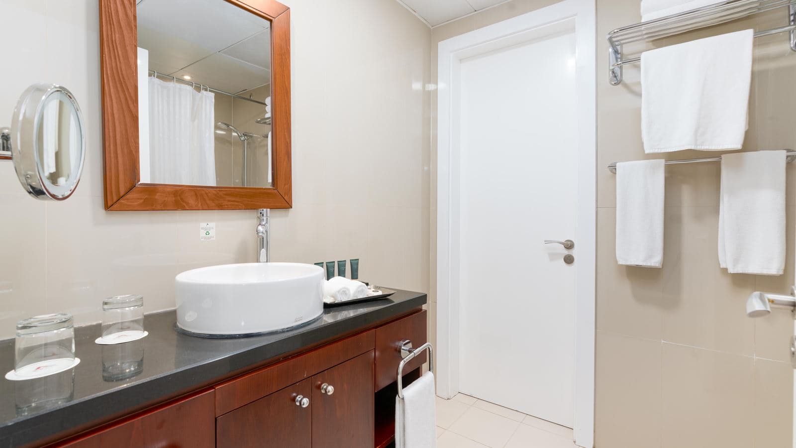 rooms-deluxe-room