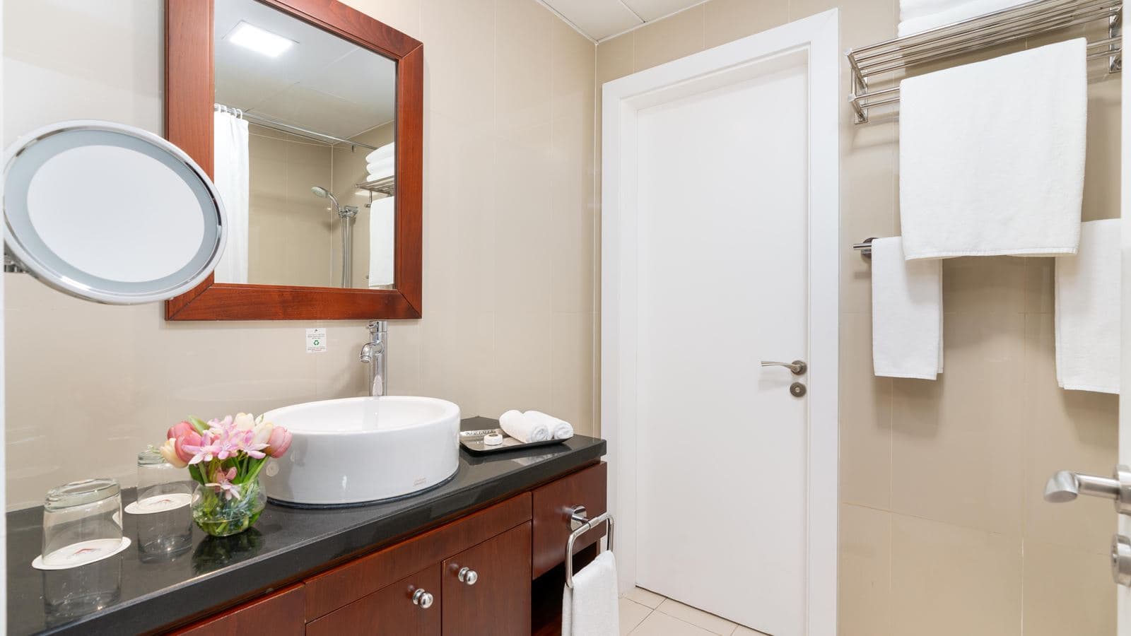 rooms-club-room