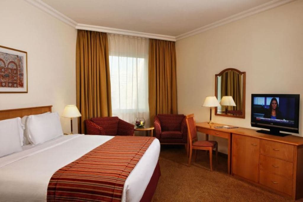 rooms-classic-room