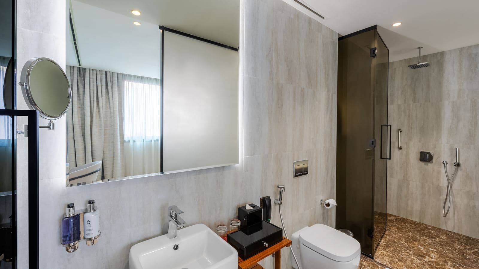 rooms-deluxe-room