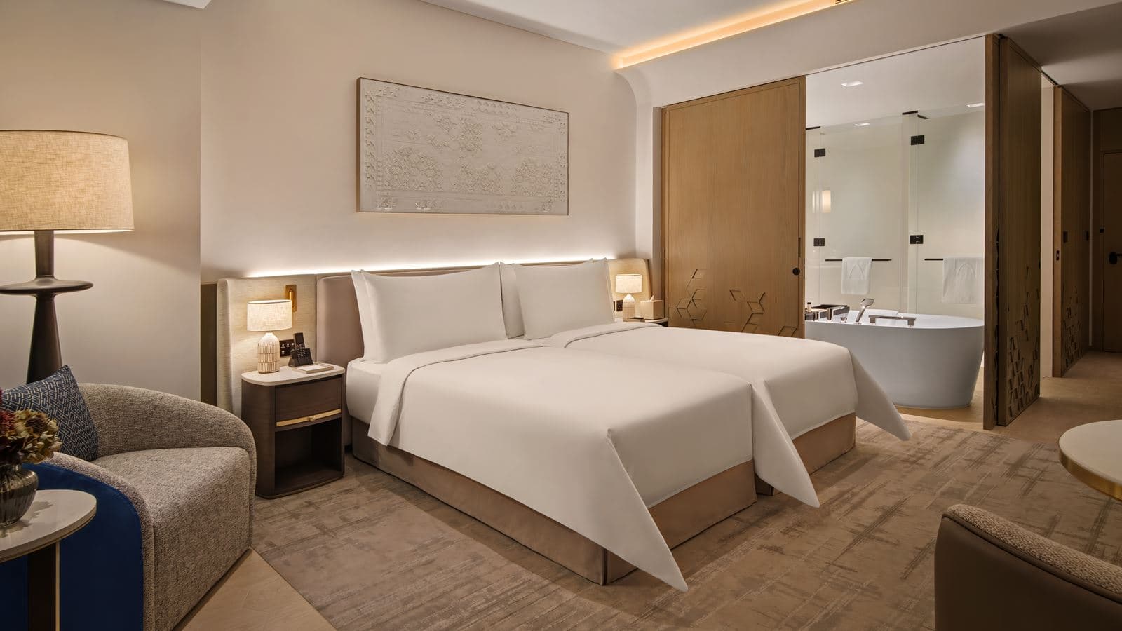 rooms-deluxe-canal-view-room-twin
