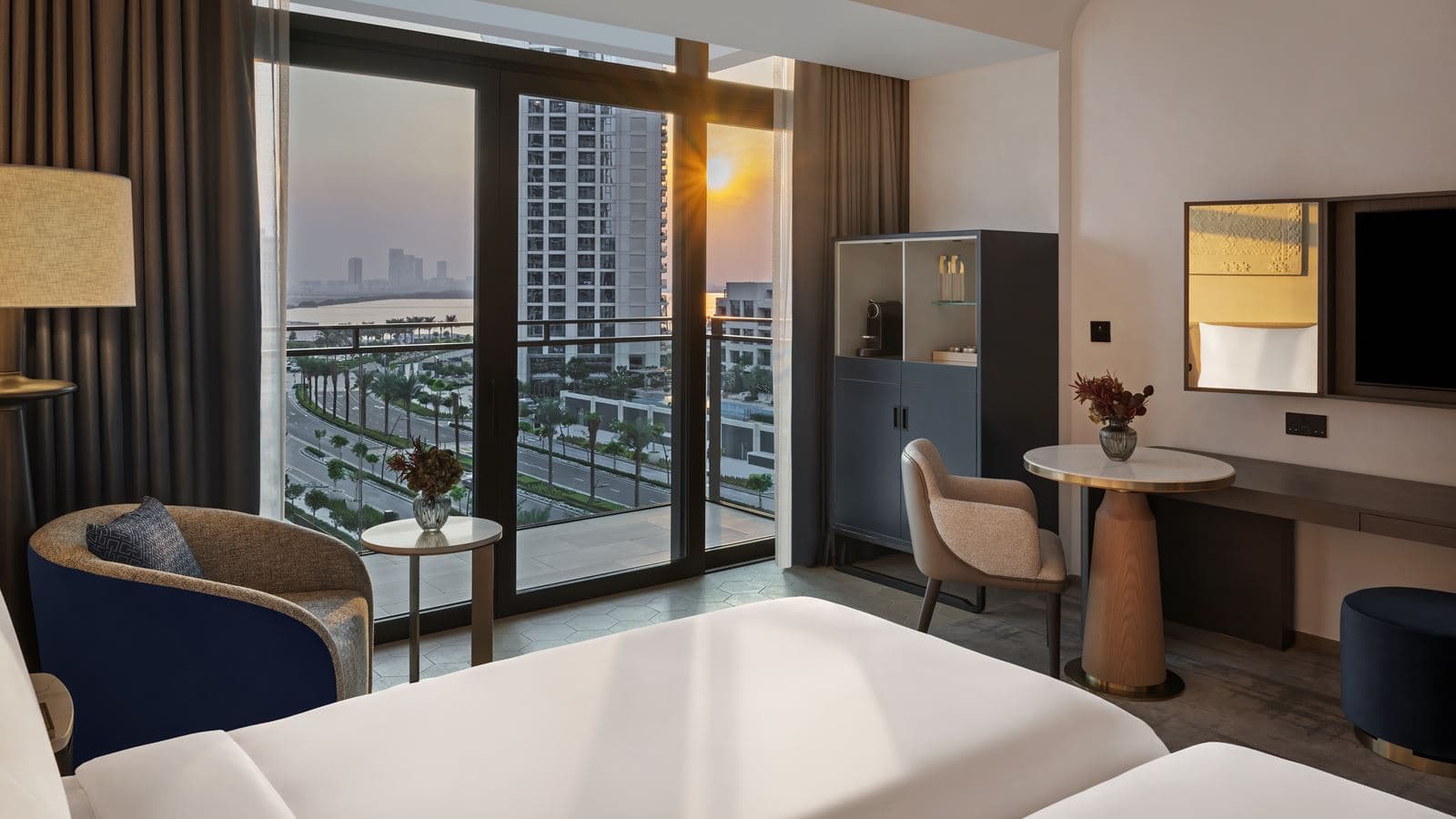 rooms-deluxe-partial-canal-view-twin