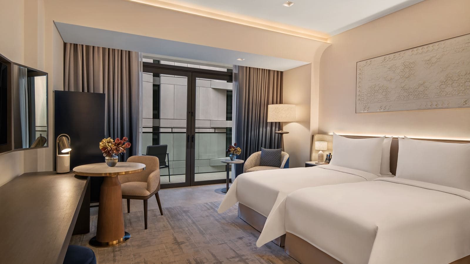 rooms-deluxe-partial-canal-view-twin