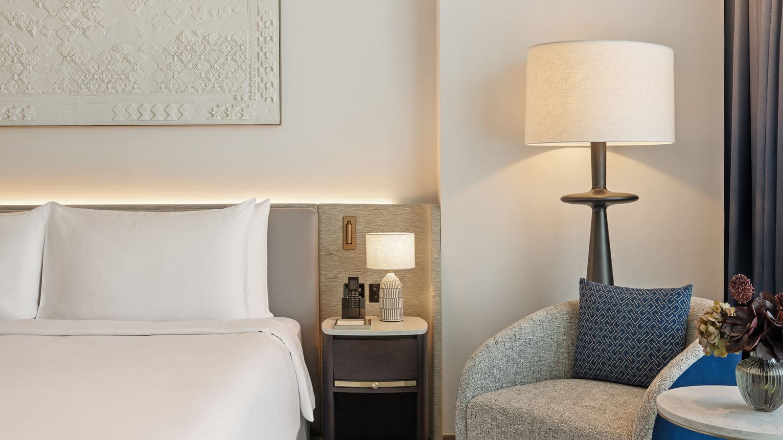 rooms-deluxe-room-king