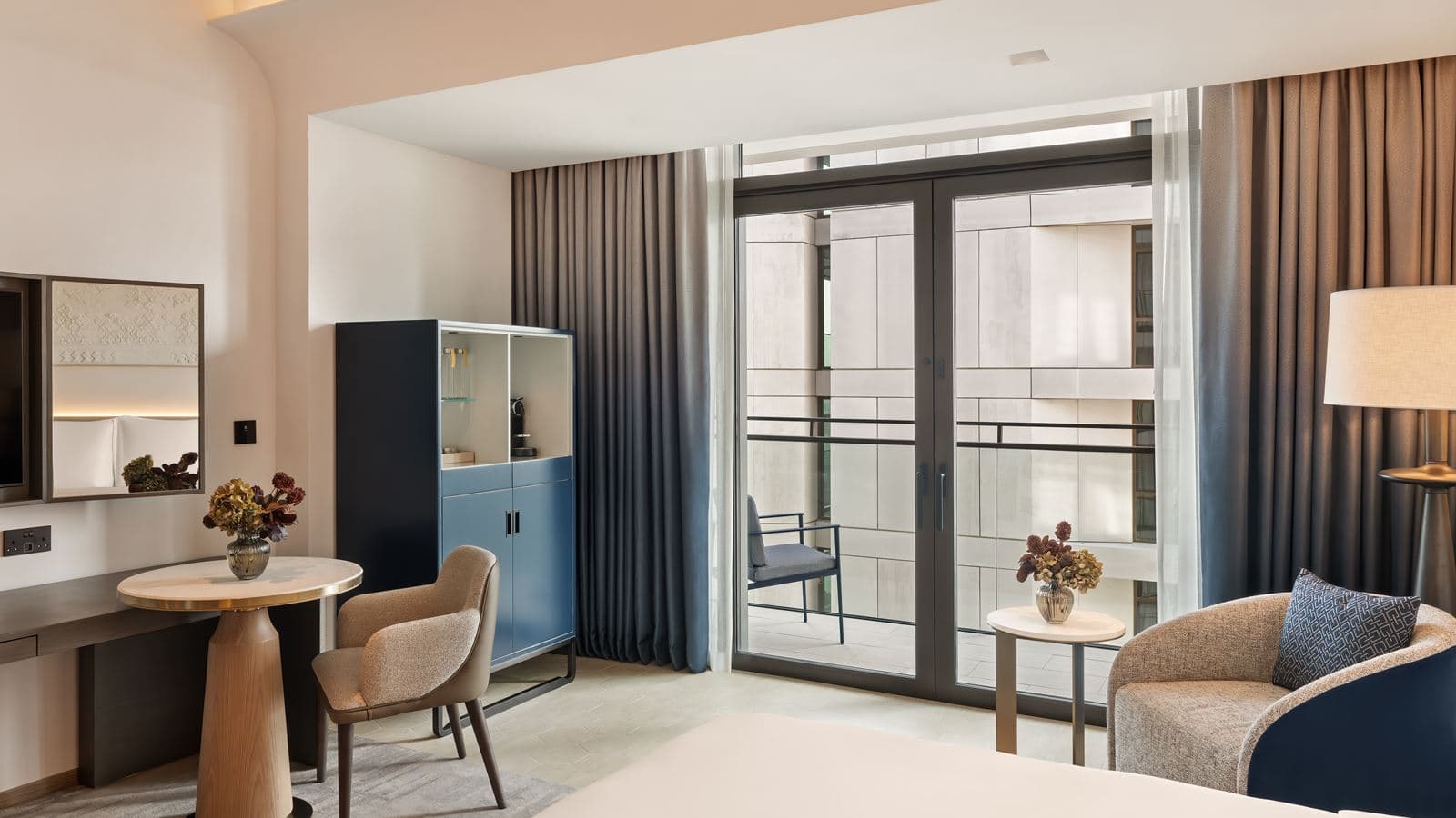 rooms-deluxe-room-king