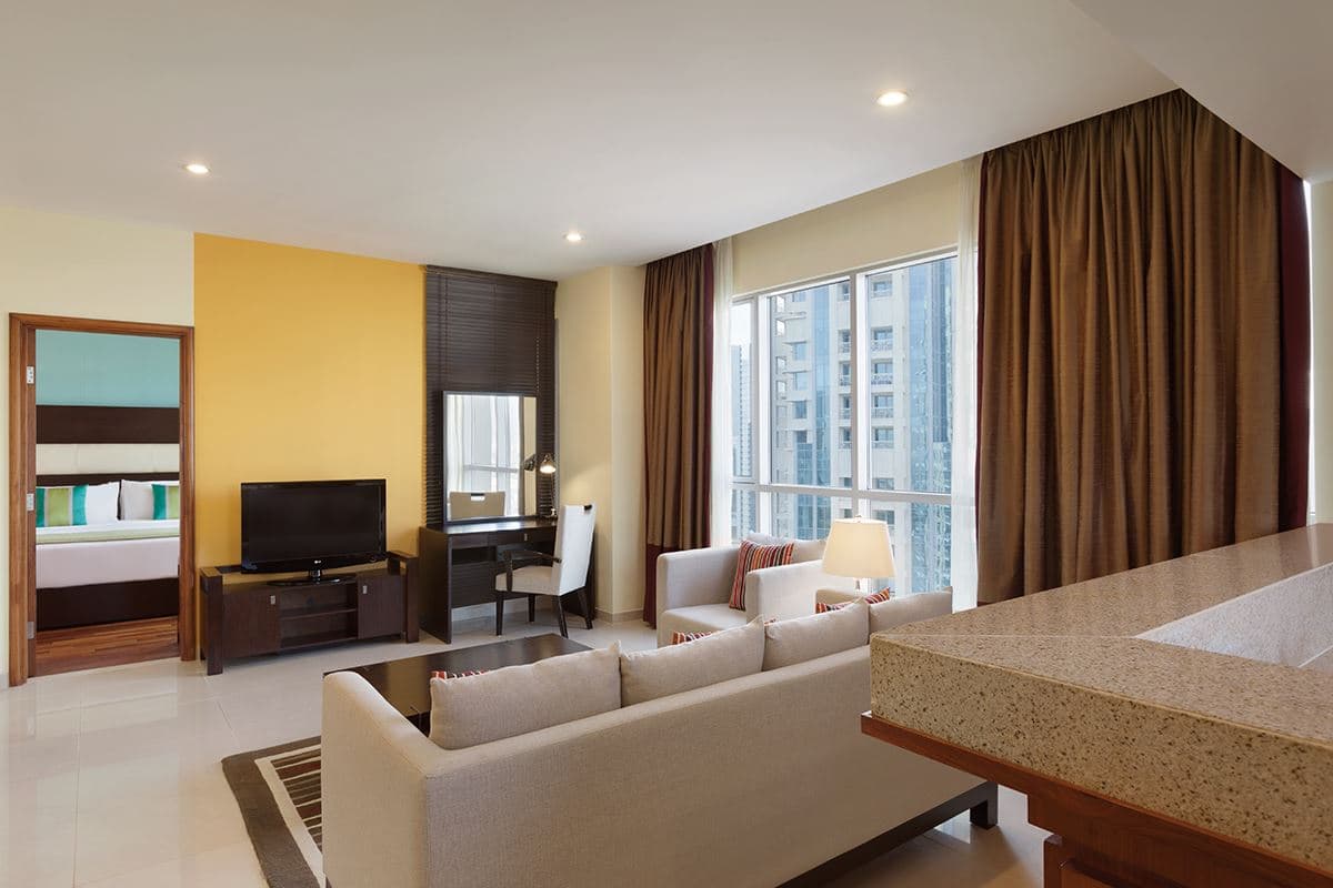 rooms-one-bedroom-deluxe-suite-city-view