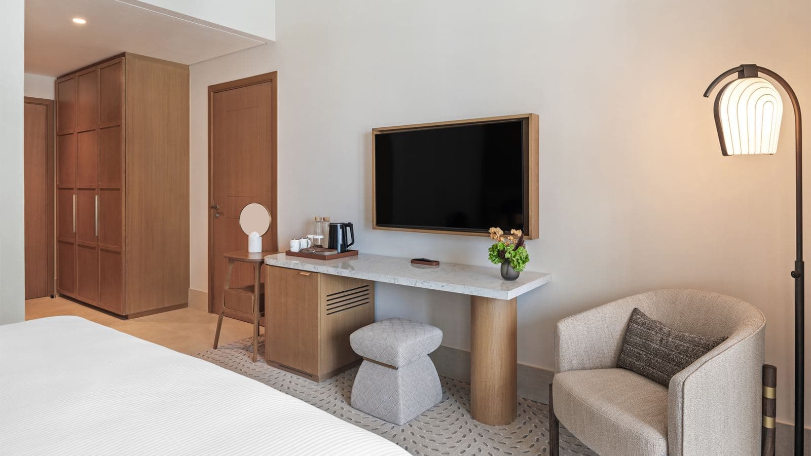 rooms-deluxe-lagoon-view-room-king