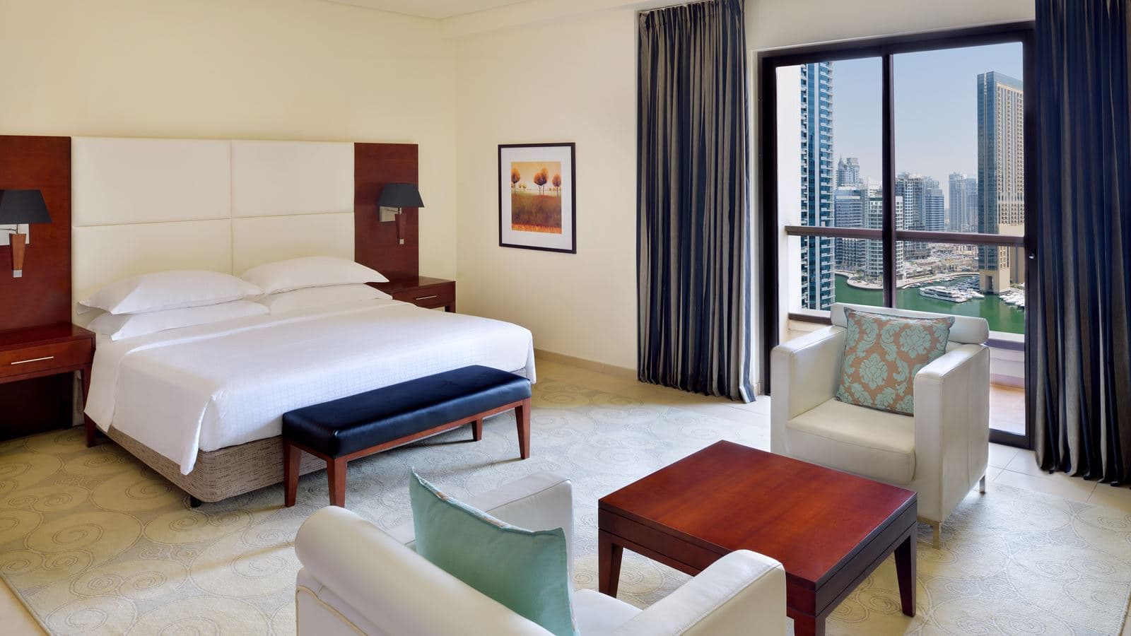 rooms-deluxe-guest-room