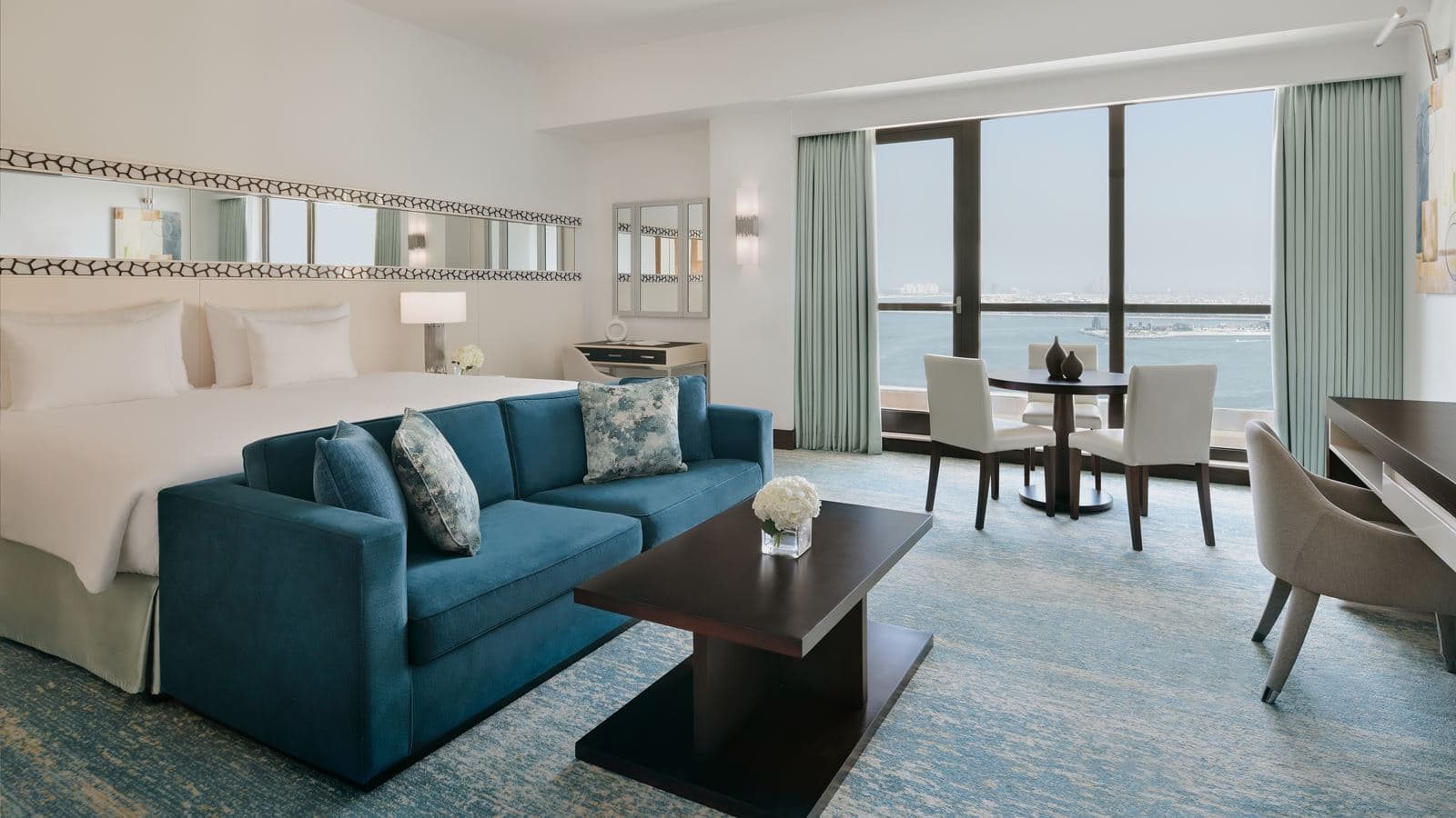 rooms-sea-view-junior-suite-with-balcony-and-lounge-access