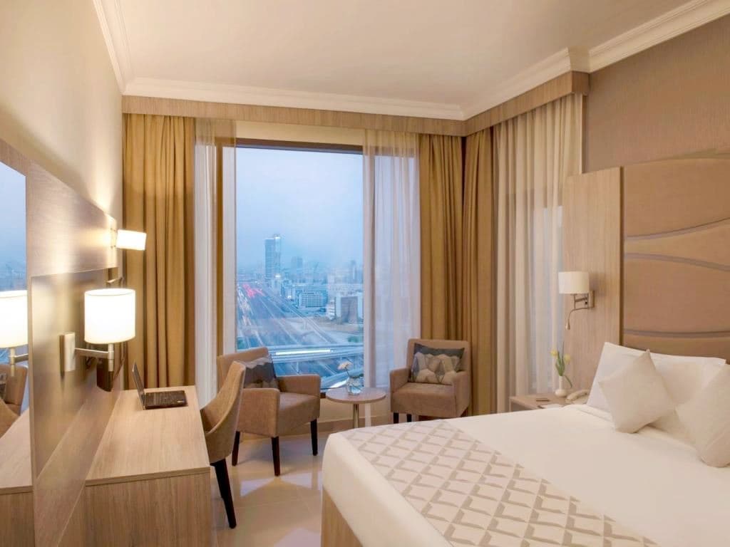 rooms-grand-suite-city-view