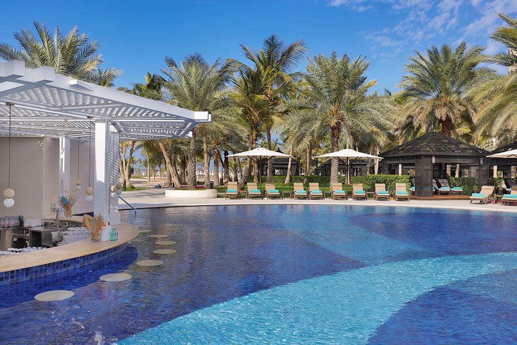 restaurants-palm-shore-pool-bar