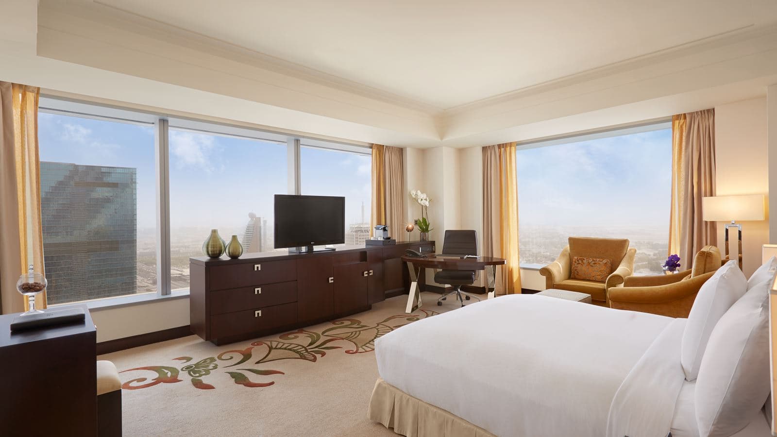 rooms-king-deluxe-corner-room