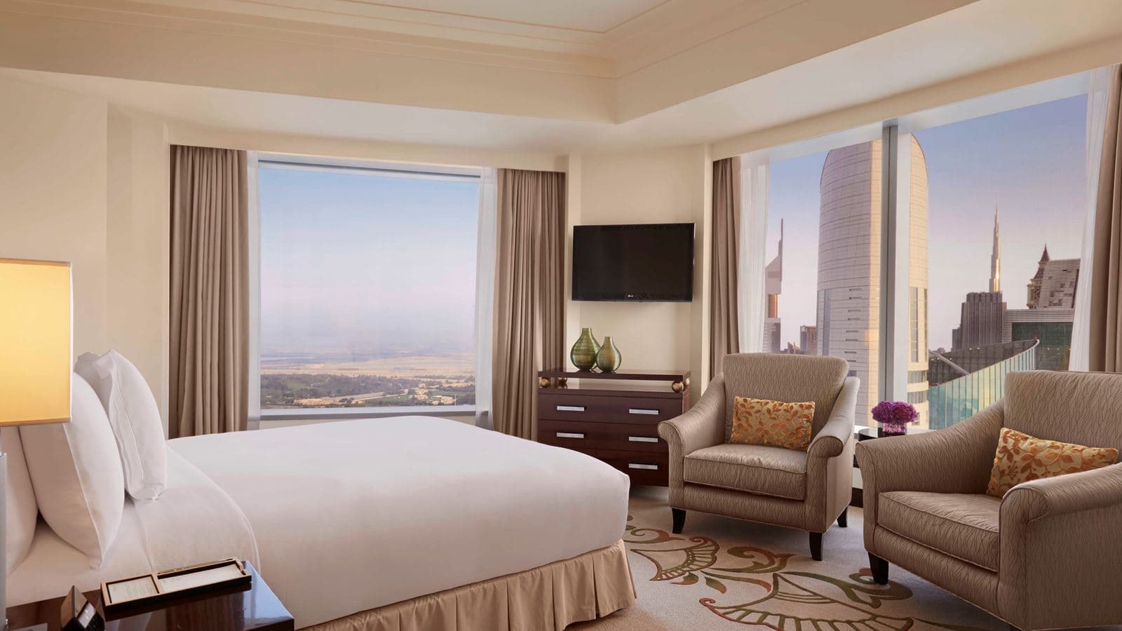 rooms-king-deluxe-suite