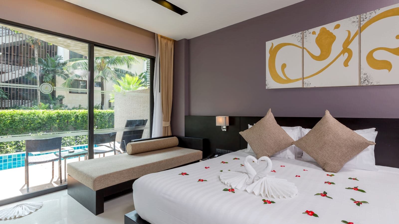 rooms-deluxe-pool-access