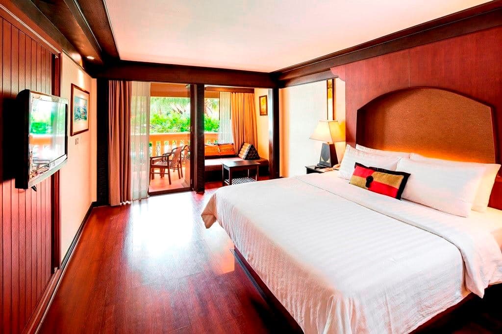 rooms-deluxe-pool