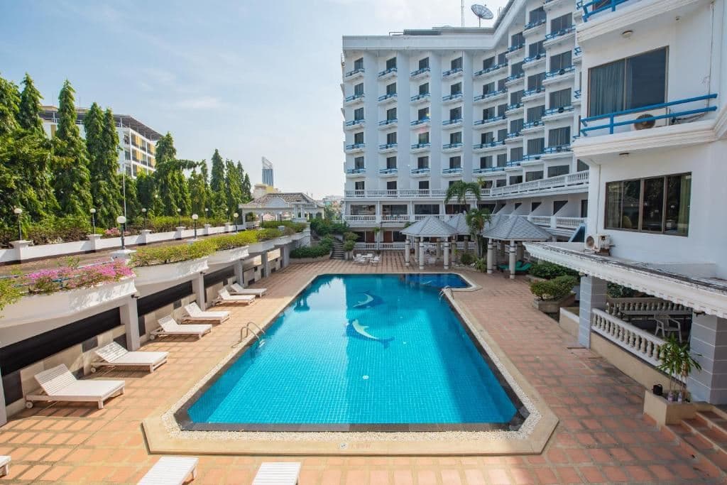 pools-outdoor-pool